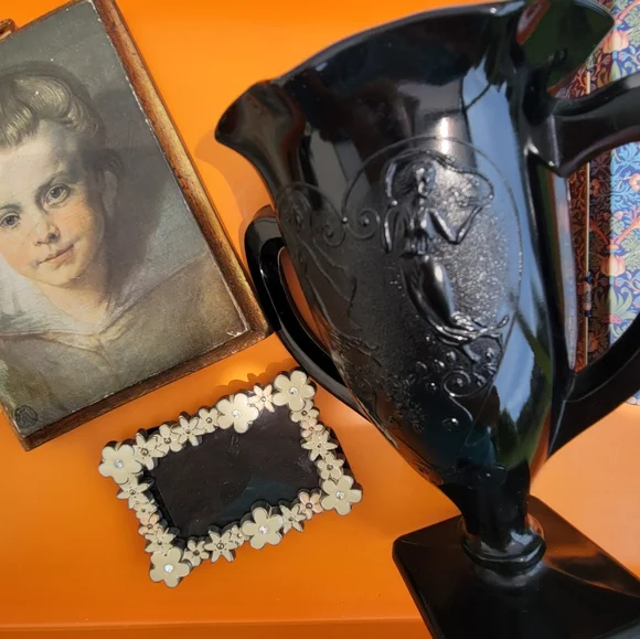 Vintage L.E. Smith Black Amethyst Glass Trophy Vase ~ Embossed Dancing Nymphs - Picture 9 of 16